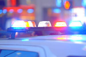Dos hombres son atacados con martillos frente a Burger King en Brooklyn.