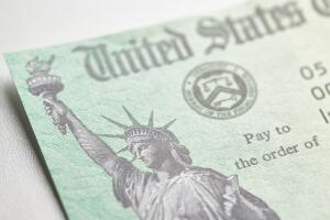 Nueva York enviará cheques de alivio de hasta $1,500 a millones elegibles.