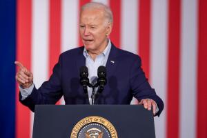 Joe Biden lanza programa “Latinos con Biden-Harris” de visita por Arizona