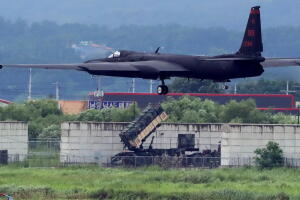 Un U-2 Dragon Lady de la Fuerza Aérea de EEUU participa en el ejercicio conjunto en la base aérea de Pyeongtaek, en Corea del Sur.
