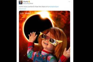 Chucky se sumó a la tendencia del eclipse solar.