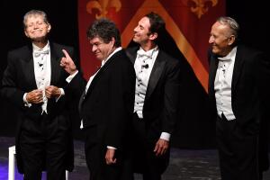 Héctor Bonilla en la obra 'Los mosqueteros del rey'