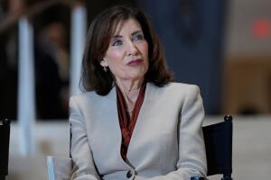 Hochul elige como compañera de fórmula a Adrienne Adams rumbo a la reelección.