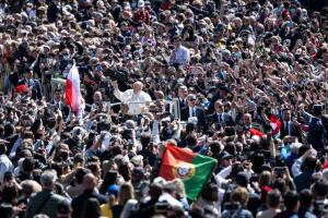 TOPSHOT-VATICAN-RELIGION-POPE-EASTER-MASS