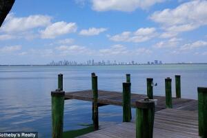 Buscarán 'caletas' en antigua mansión de Pablo Escobar en Miami Beach