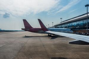 Planear con anticipación vuelos, traslados y actividades facilita viajar en familia sin contratiempos.