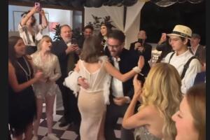 Carlos Alberto Cruz, papá de la hija de Itatí Cantoral, bailó con la joven durante la fiesta.