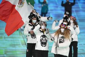 Selección mexicana desfilando en la apretura de los Juegos Olímpicos de Invierno (2022)