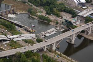 El puente de Minneapolis colapsó en el 2007