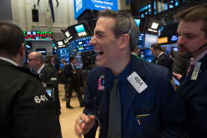 Los corredores de bolsa respiraron aliviados este martes.