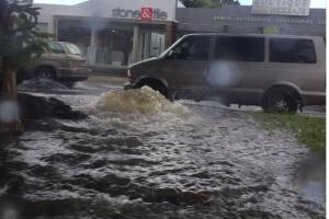 Tapones y caos en zona metro debido a lluvias