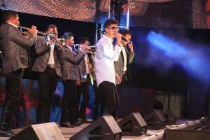 Backstage con El Recodo