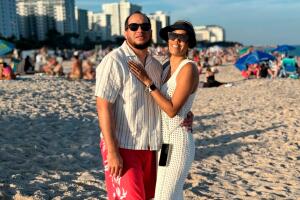 Del duelo a la justicia: viudo busca justicia por la pérdida de su esposa en el Jet Set.