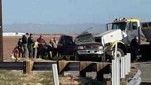 SUV en el que murieron 13 personas pasó el muro por una brecha e investigan si fue “tráfico humano”, según reporte