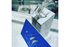 Belinda y Christian Nodal anillo Instagram Angel City Jewelers.jpg