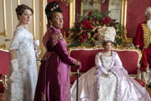 Lady Violet Bridgerton, Lady Danbury y Queen Charlotte.jpg