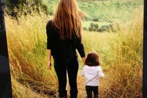 Camila Sodi y sus hijos