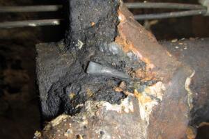 Adentro del submarino Hunley, hundido en 1864 y abierto por primera vez 