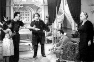 Escena de la película 'Ustedes los ricos' (1948)