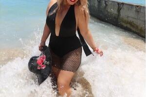 Chiquis Rivera en traje de baño