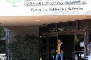 Ben Affleck saliendo de una clínica de rehabilitación en Los Ángeles