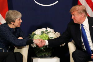 Reunión bilateral entre la primera ministra británica, Theresa May, y el presidente de Estados Unidos, Donald Trump, en el marco del Foro de Davos, en Suiza.