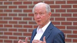 Jeff Sessions pierde elección ante candidato respaldado por Trump