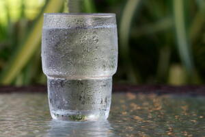 agua-gelada-emagrecer.jpg