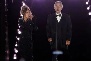 El vestido de Karol G fue de la marca Robert Wun.