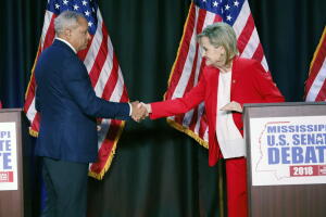 Mike Espy y Cindy Hyde-Smith, candidatos al Senado por Mississippi.