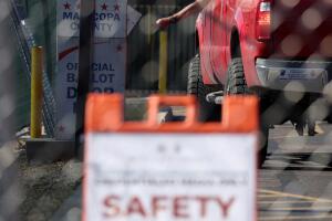 Cuidado de niños en YMCA en las elecciones de medio término en Phoenix, Arizona. 