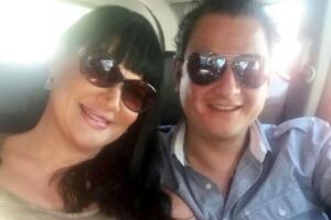 Alejandra Ávalos y su prometido