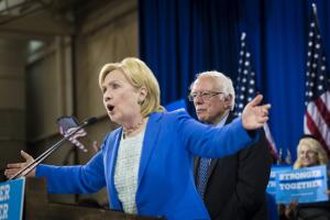 Bernie Sanders apoya a Hillary Clinton