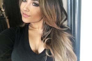 Becky G y su nuevo novio.