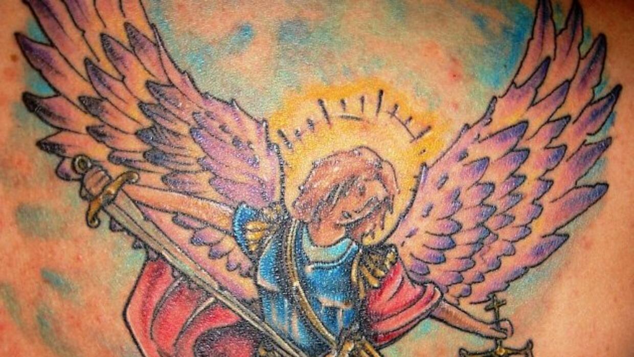 Tatuajes de ángeles: Fredy y su diseño de San Miguel | Entretenimiento  Cultura Pop | Univision