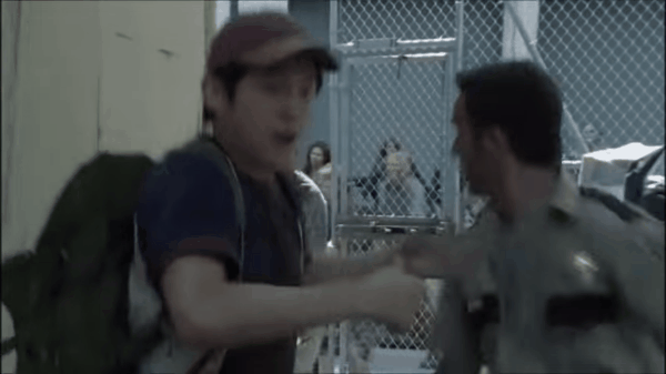 the-walking-dead-glenn-salva-a-rick.gif
