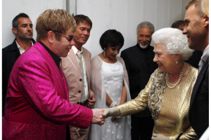 elton-john-reina-isabel-.png