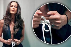 Este es el anillo con el que Paulina Mercado, novia de Juan Soler, se ha dejado ver en los últimos días. Ella asegura que es un "anillo de compromiso de vida".  