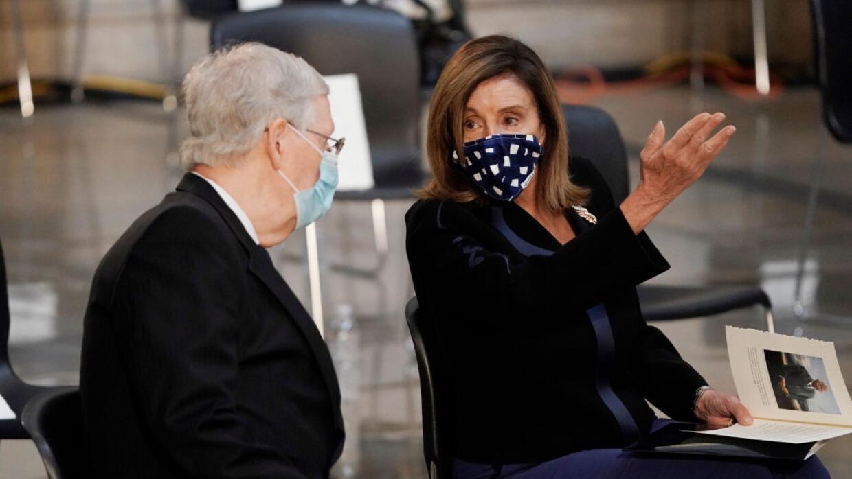 Pelosi and McConnell will get the covid-19 vaccine “in the next few days.”  Univision News US Elections 2020