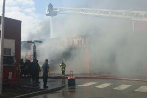 Incendio en Flea Market al oeste de Chicago