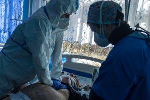 aumentan hospitalizados covid-19 muerte persona sin vacunar 