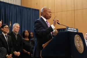 El presidente del condado de Brooklyn, Eric Adams, quien esta compitiendo por la alcaldía de Nueva York, solicitó unificar el conteo de víctimas de coronavirus a las agencias de la ciudad. 