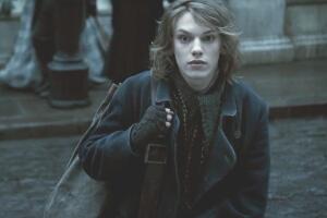 jamie-campbell-bower-fotos-actor-sweeney-todd.jpg
