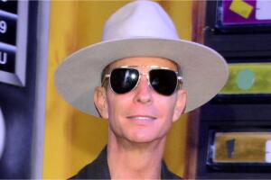 Erik Rubín, equipo de los Consagrados, Juego de Voces