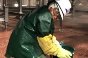 Menor limpiando planta Grand Island Nebraska