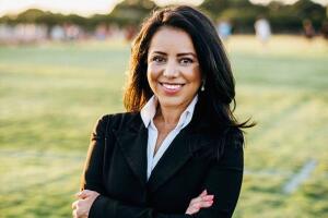 La representante estatal Victoria Neave fue arrestada tras un accidente automotriz en Dallas  