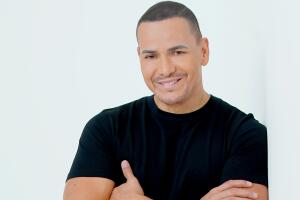 Víctor Manuelle será presentador de Latin GRAMMY Celebra Ellas y su Música