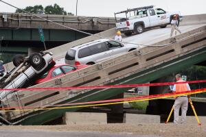 El puente de Minneapolis colapsó en el 2007
