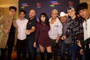 CNCO visitan a El Bueno, La Mala y El Feo