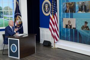 Joe Biden habla con colegas mandatarios durante la cumbre virtual sobre coronavirus el 22 de septiembre del 2022.